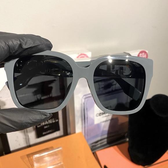 Fendi Sunglasses - Picture 1 of 9